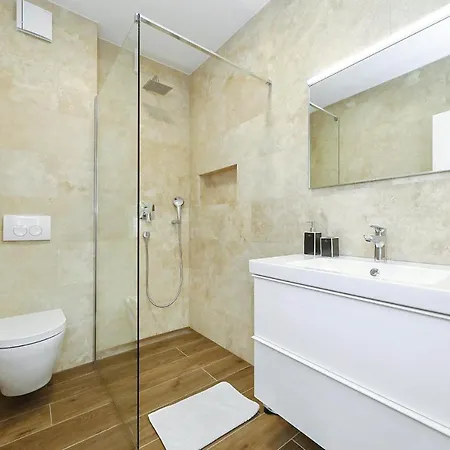 Sleeps 6 With Pool Air Con And Wifi Vila *