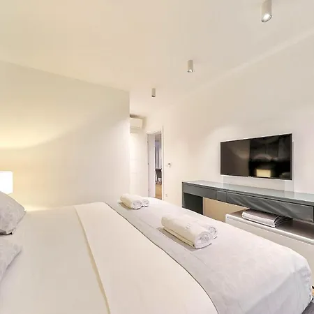 Vila Sleeps 6 With Pool Air Con And Wifi Ugrinici