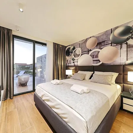 Sleeps 6 With Pool Air Con And Wifi Ugrinici