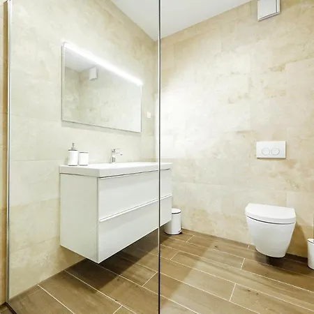 Sleeps 6 With Pool Air Con And Wifi * Ugrinici