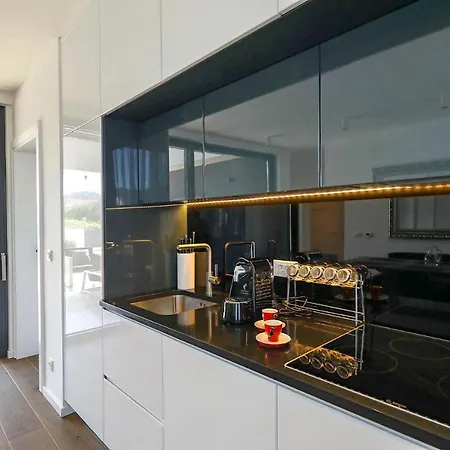 Sleeps 6 With Pool Air Con And Wifi Vila