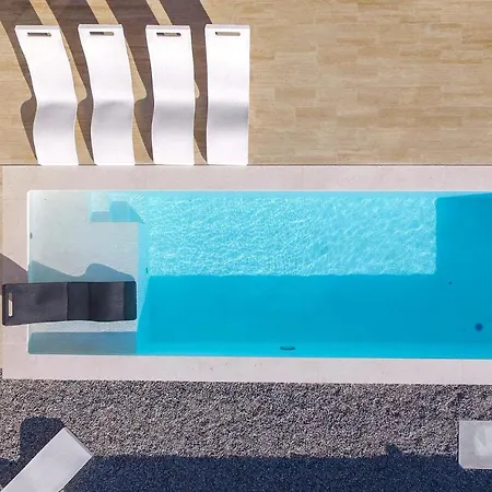 Sleeps 6 With Pool Air Con And Wifi Ugrinici